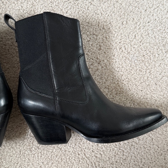 Everlane Wild Western Boot in Black 8 - Picture 4 of 11